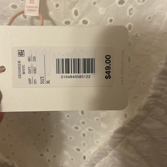 GB, White Eyelet Crop-Top, Ruffle Front, V Neck, Snap Closure, XL - Picture 5 of 5